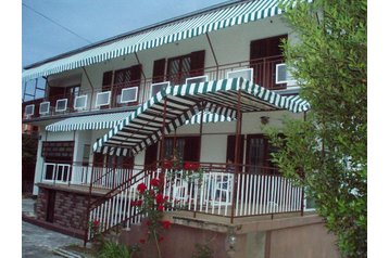 Croaţia Privát Starigrad Paklenica, Exteriorul